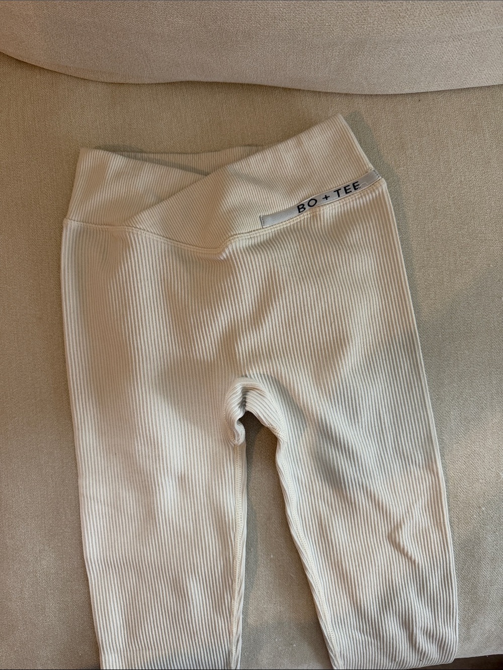BO+TEE Ribbed Cream Women's Leggings – High-Waist Comfort